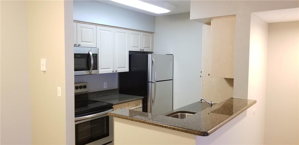 Building Photo - 2846 S University Dr
