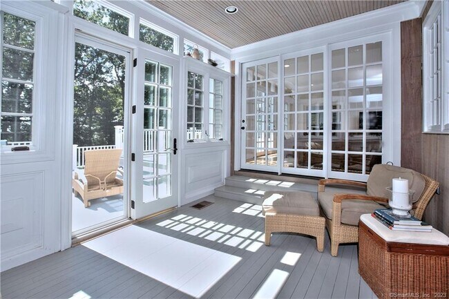 Building Photo - 30 Soundview Farm Rd