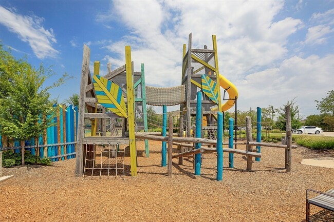 Building Photo - 10410 Five Oaks Ct