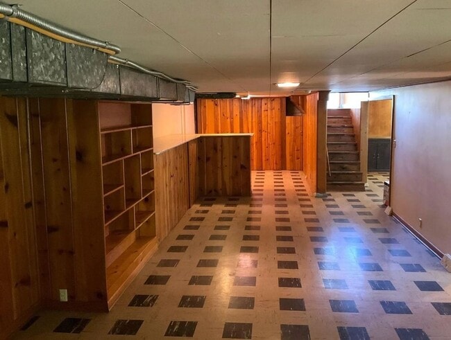 Building Photo - Charming Maplewood SFH with garden beds, fruit trees and finished basement