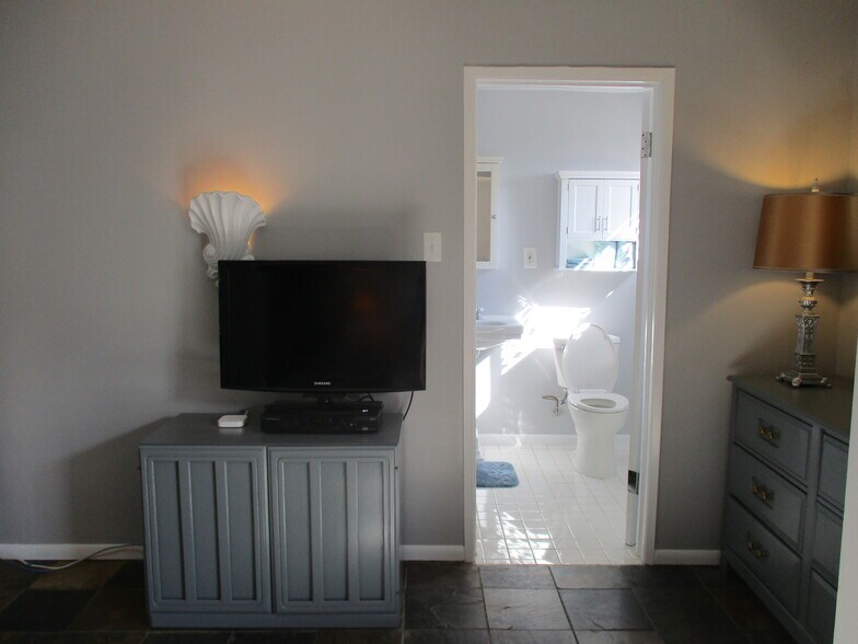 Building Photo - 3450 Effie St