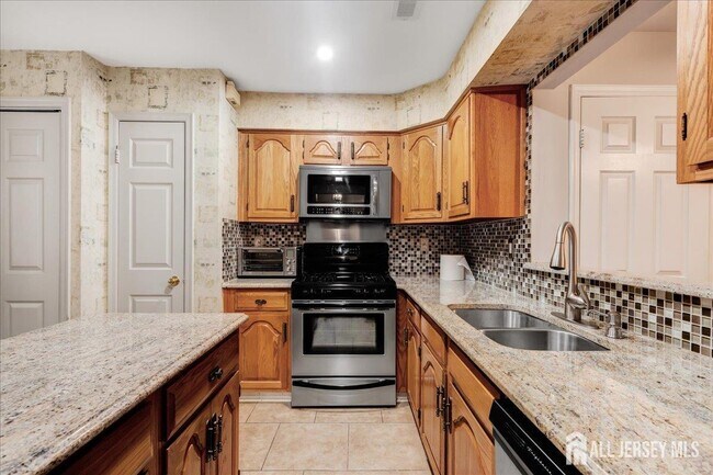 Building Photo - 38 Rutland Ln