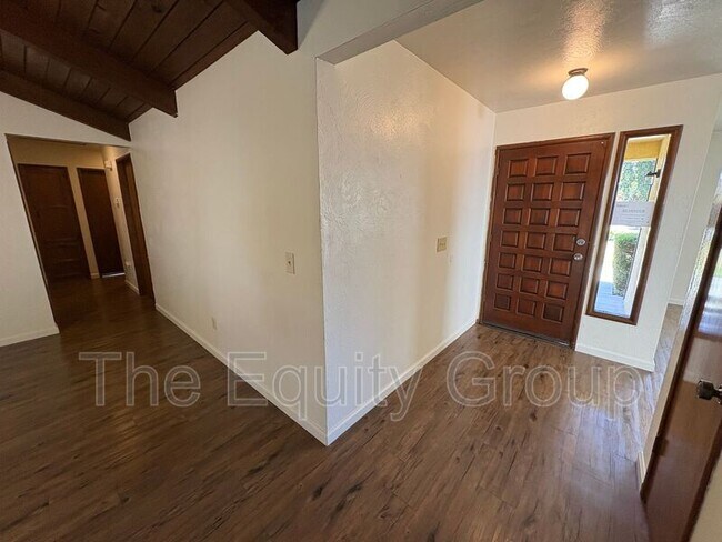 Building Photo - 2943 W Ashland Ave