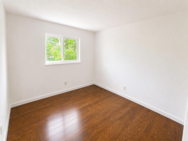 Building Photo - 5728-5728 Blueberry Ct
