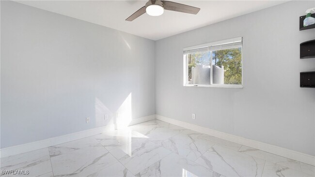 Building Photo - 3590 10th Ave NE