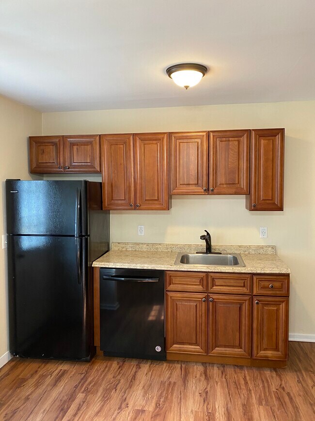 Building Photo - 480 Berkshire Ln