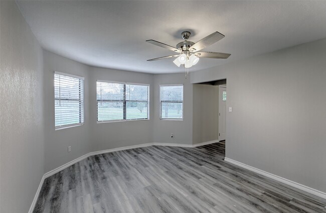 Building Photo - 22311 Warwick Glen Dr