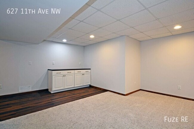 Building Photo - 627 11th Ave NW