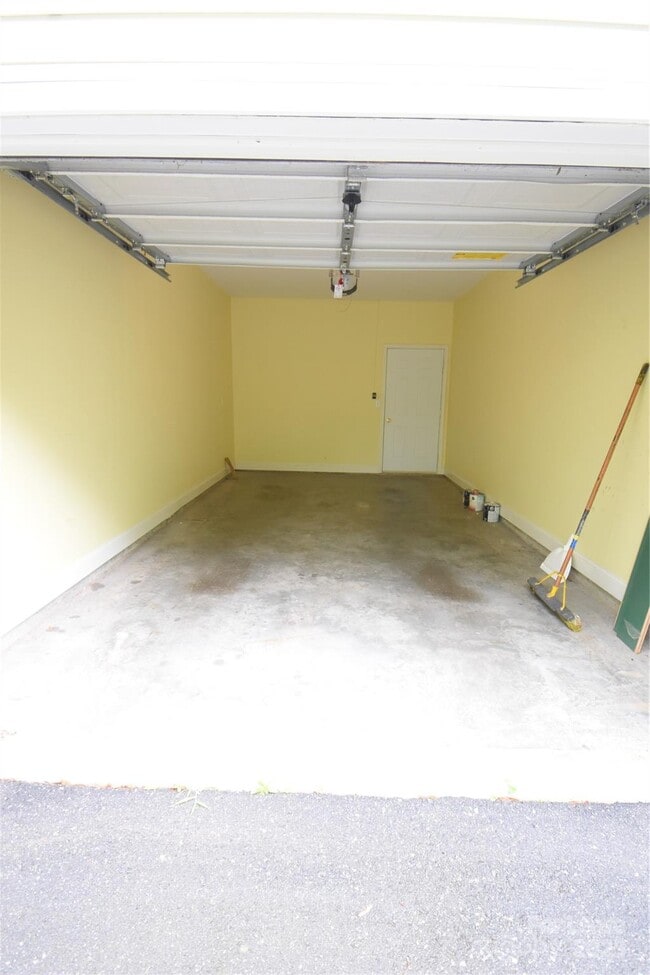 Building Photo - 16423 Golden River Ln