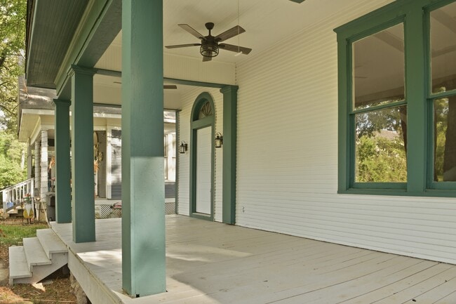Building Photo - 415 Boulevard St