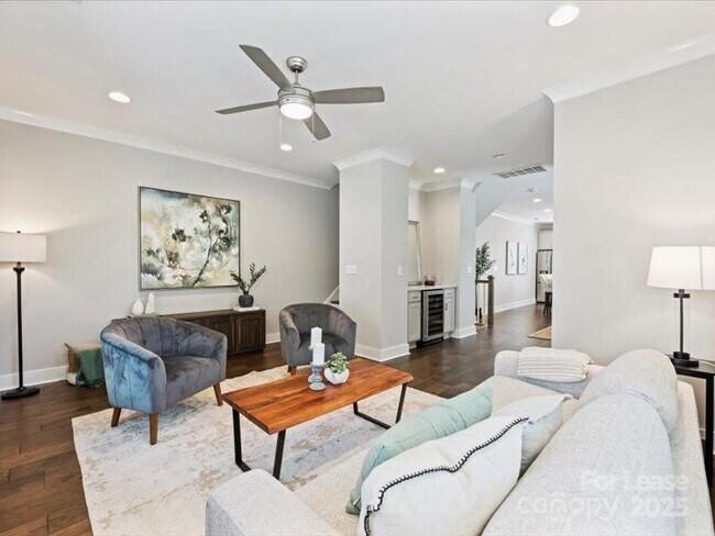 Building Photo - 1615 Chatham Ave