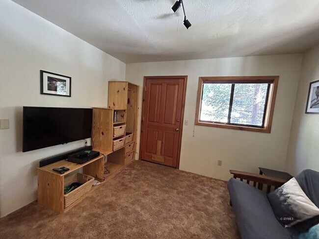 Building Photo - Solar 3 Bd/ 2 Ba. Single-Family Home Rental