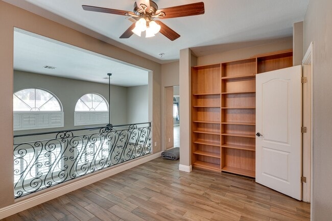 Building Photo - Luxurious 4 bd 3.5 bth Henderson Home in G...