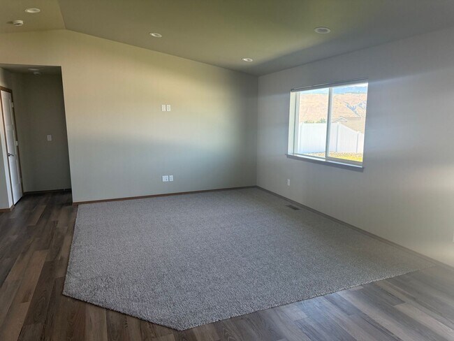 Building Photo - New Construction 3 bed, 2 bath!