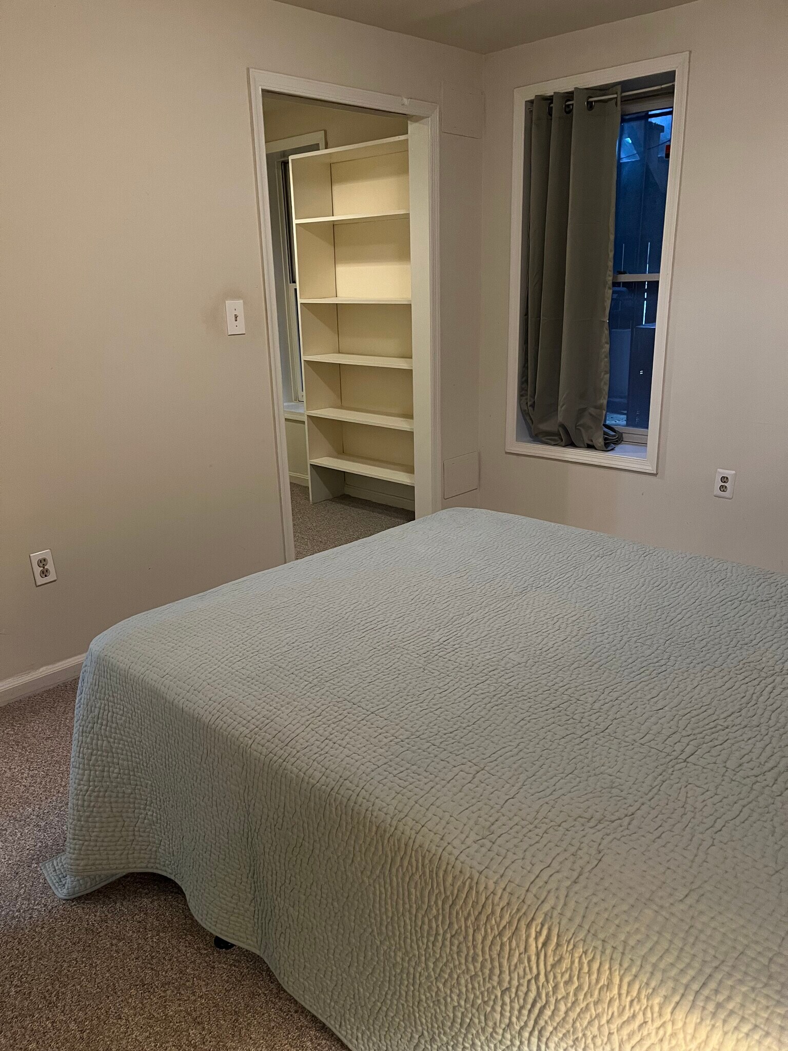 Building Photo - 504 E St NE