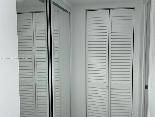 Building Photo - 18031 Biscayne Blvd