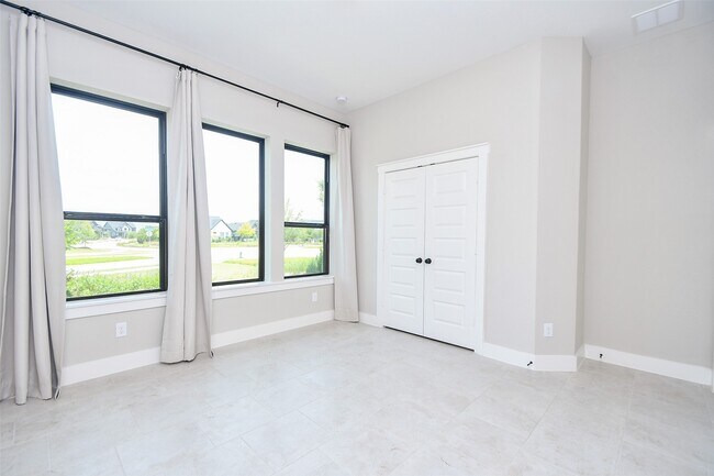 Building Photo - 15247 Parkland Canyon Dr