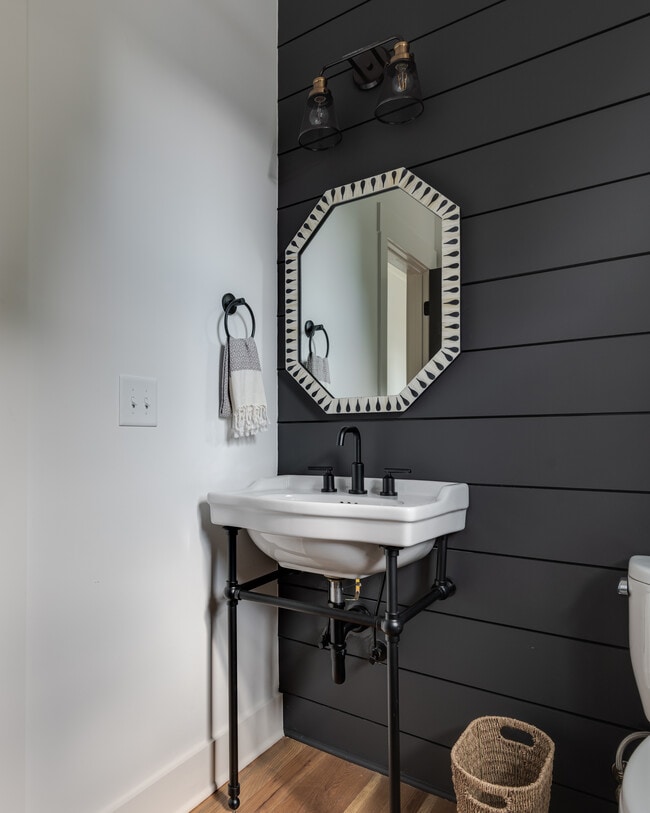 Building Photo - Cahal Ave Unit B