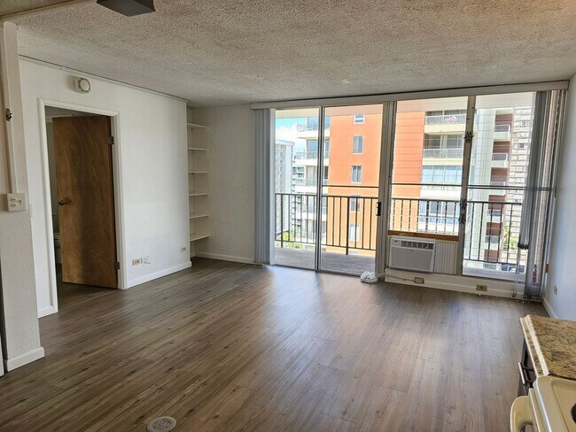 Building Photo - Window AC. Two parking Option