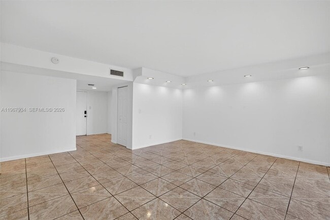 Building Photo - 347 Ives Dairy Rd