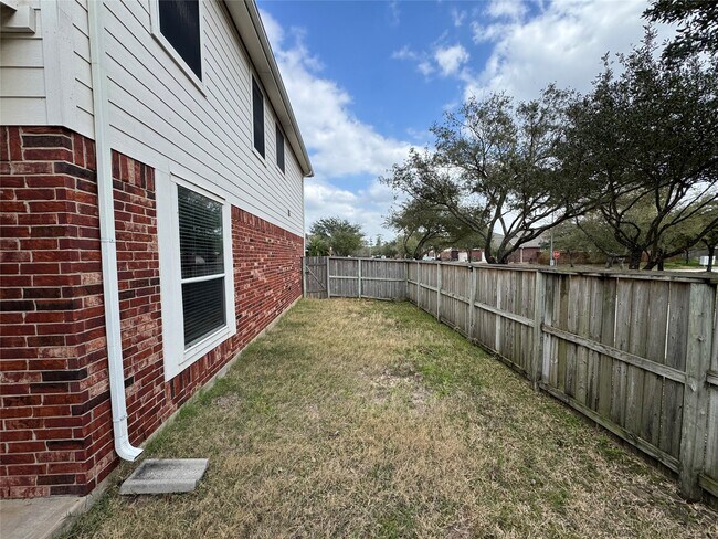 Building Photo - 17703 Towne Bridge Dr