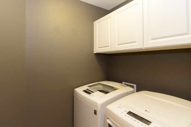 In-Unit Washer and Dryer - 1894 N Dubuque Rd