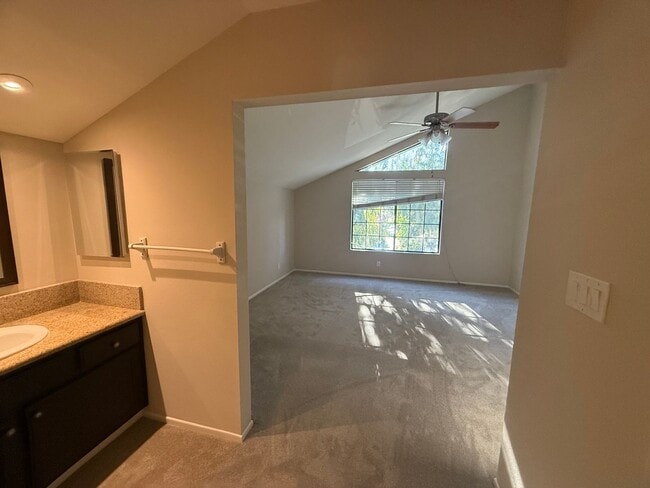 Building Photo - Thousand Oaks - Three Bedroom, 2.5 Bath