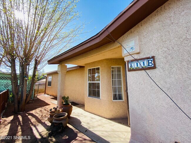 Primary Photo - 811 E May Ave