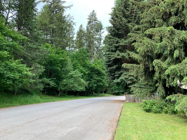 Building Photo - Beautiful home downtown Coeur D Alene
