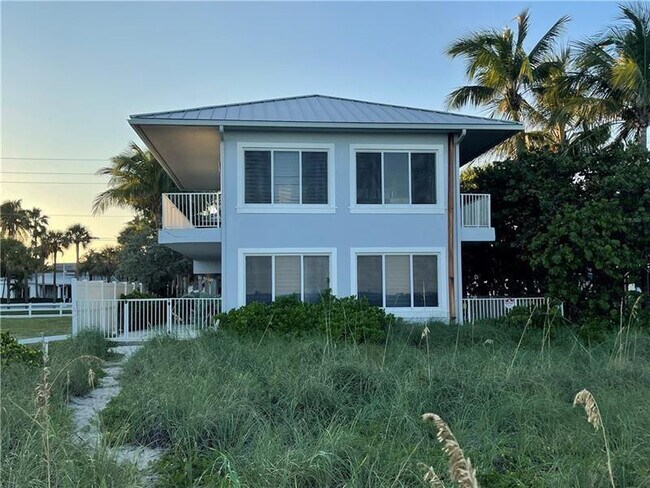 Building Photo - 4564 El Mar Dr