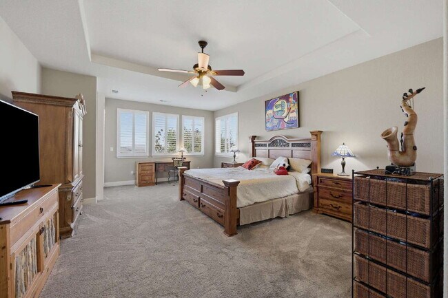 Building Photo - Elegant Arrowcreek Home!