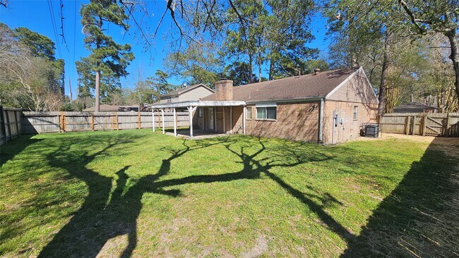 Building Photo - 14807 Spring Lake Dr