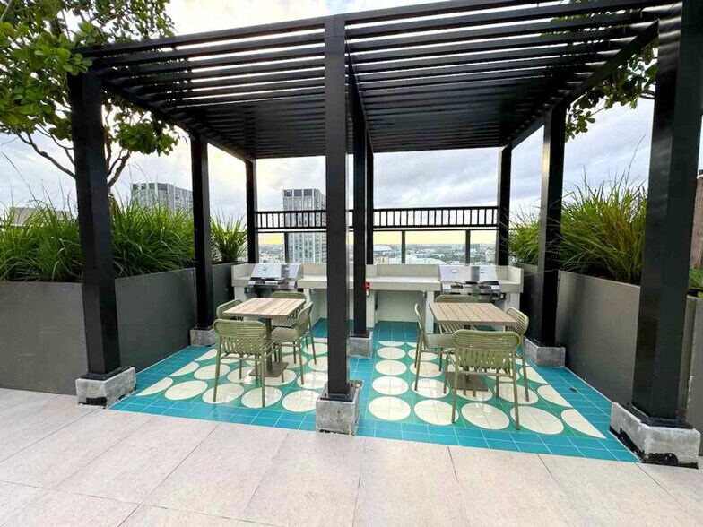 Building Photo - 11 NE 6th St