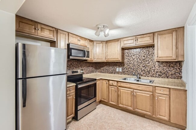 Building Photo - Home for Rent- Aurora - 80012