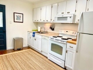 Building Photo - 7 Pleasant View Ave