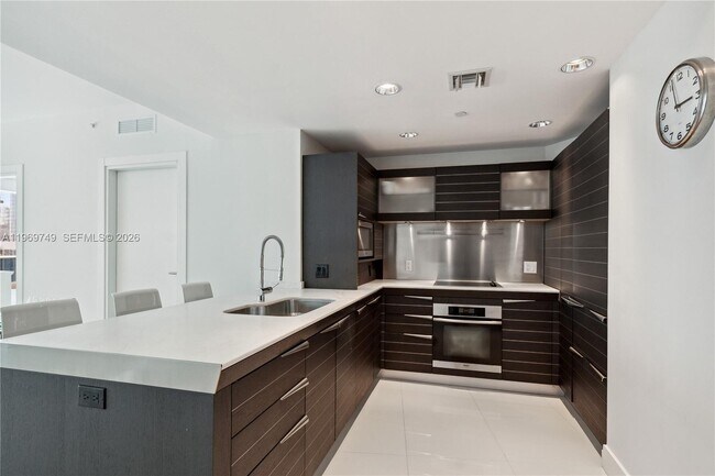 Building Photo - 200 Biscayne Blvd Way