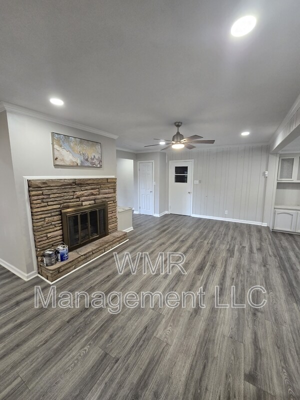 Building Photo - 420 Downey Pl