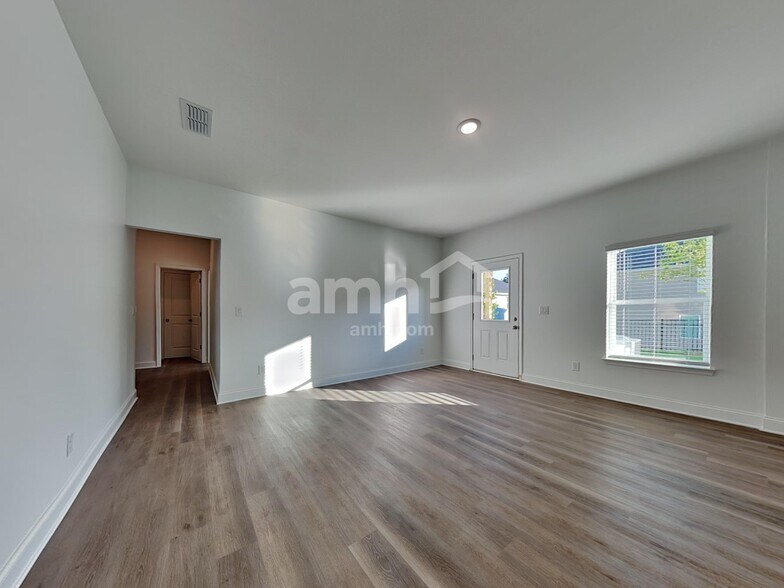 Building Photo - 1614 Soapstone Rd