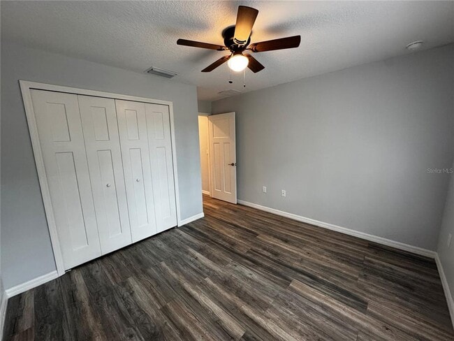 Building Photo - 25919 Sackamaxon Dr