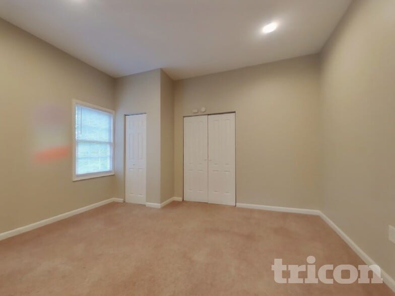 Building Photo - 891 Old Farm Walk