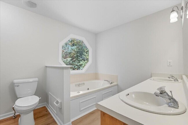 Building Photo - 4201 Autumn Lake Dr