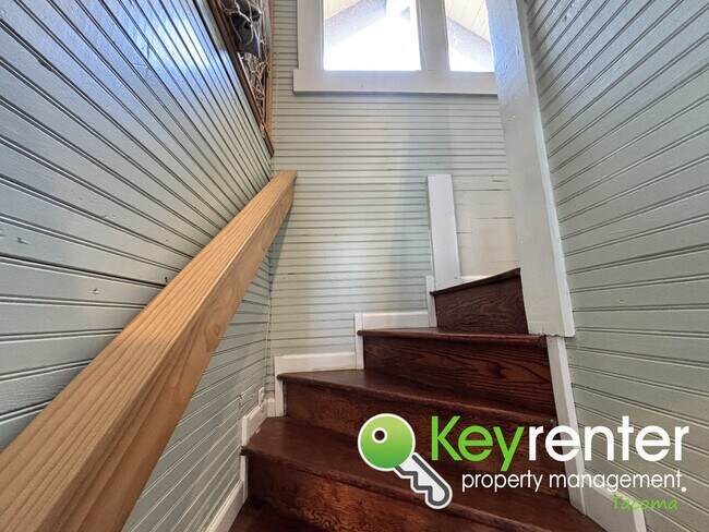 Building Photo - Stunning 2-Bedroom Tacoma Home with Dash P...