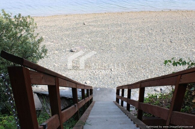 Building Photo - Waterfront Cottage with Views and beach ac...