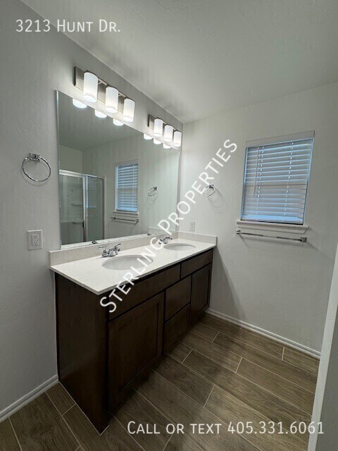 Building Photo - 3213 Hunt Dr