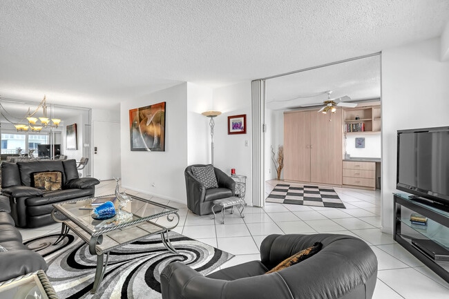 Building Photo - 3221 S Ocean Blvd
