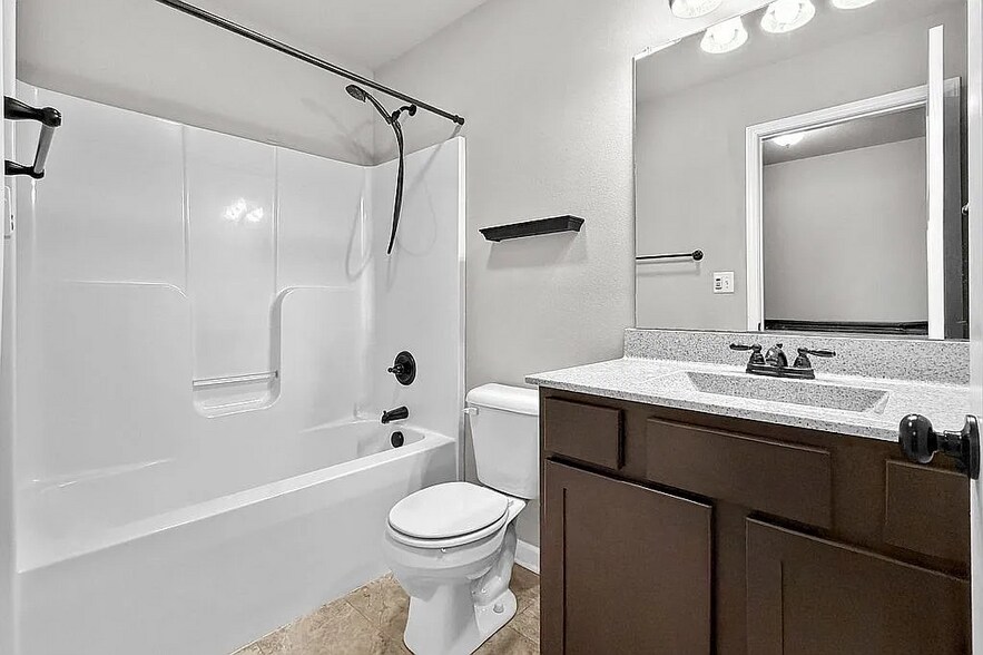 Building Photo - 205 SW 48th St