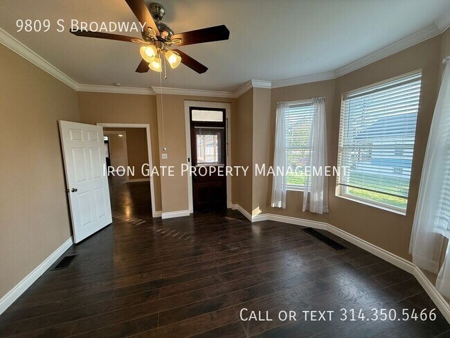 Building Photo - 9809 S Broadway