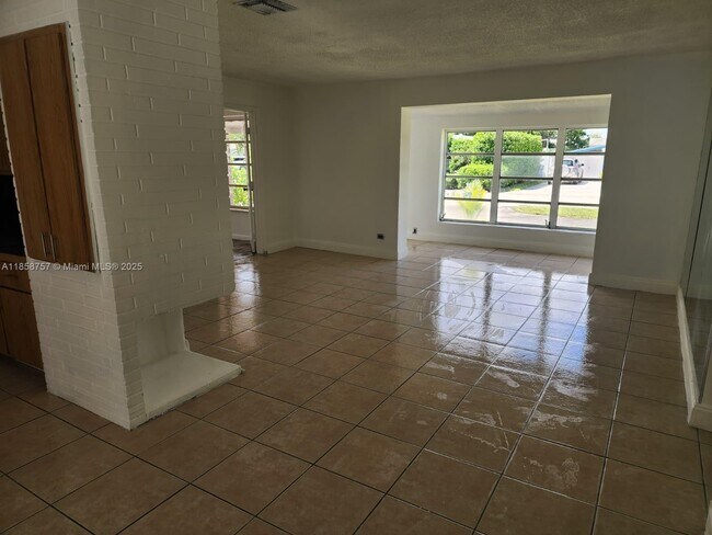 Building Photo - 7130 Granada Blvd