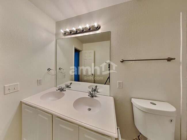 Building Photo - 2516 Aiken Ln