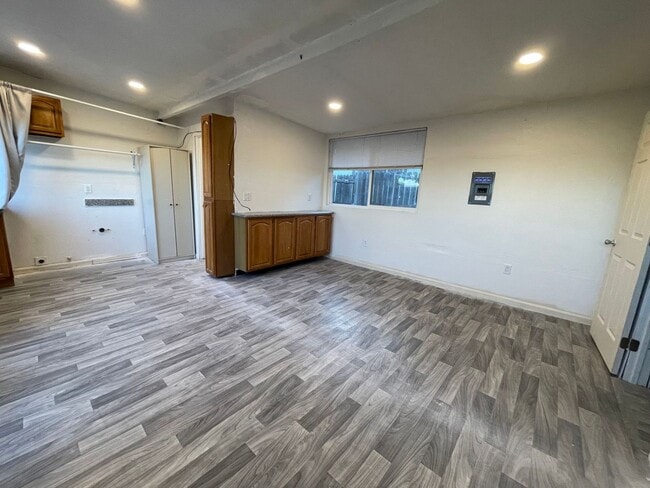 Building Photo - Lovely 2 Bedroom Downtown Antioch